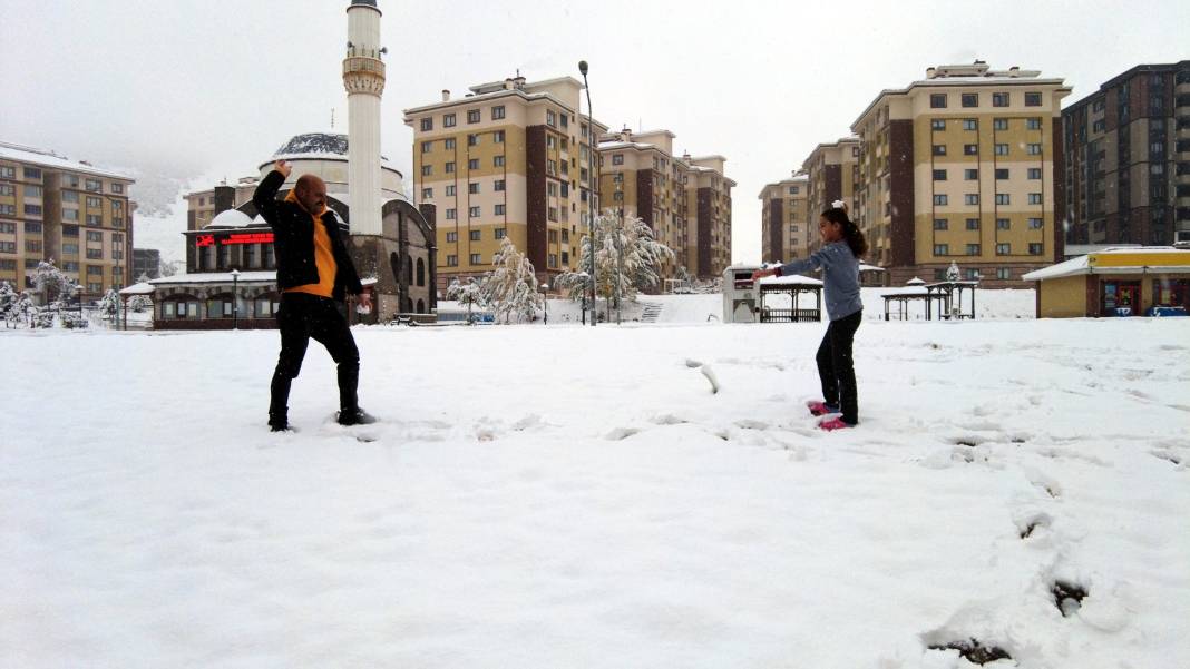 3 ilimiz beyaz örtüyle kaplandı! Kar kalınlığı 26 santimetre 23